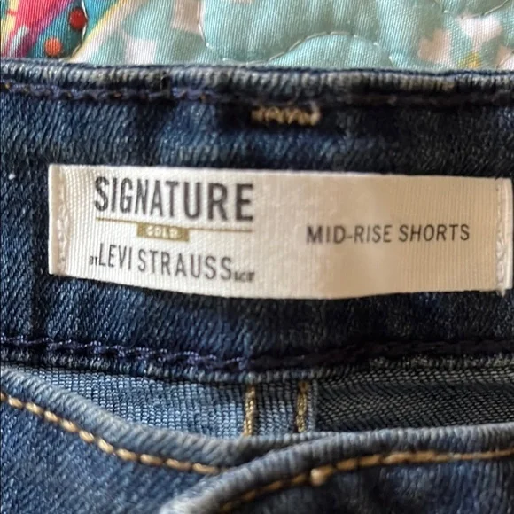 Signature by Levi Strauss Women's Jean Shorts - Picture 2 of 8